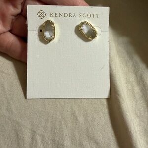NWT Kendra Scott Ellie Stud Earrings